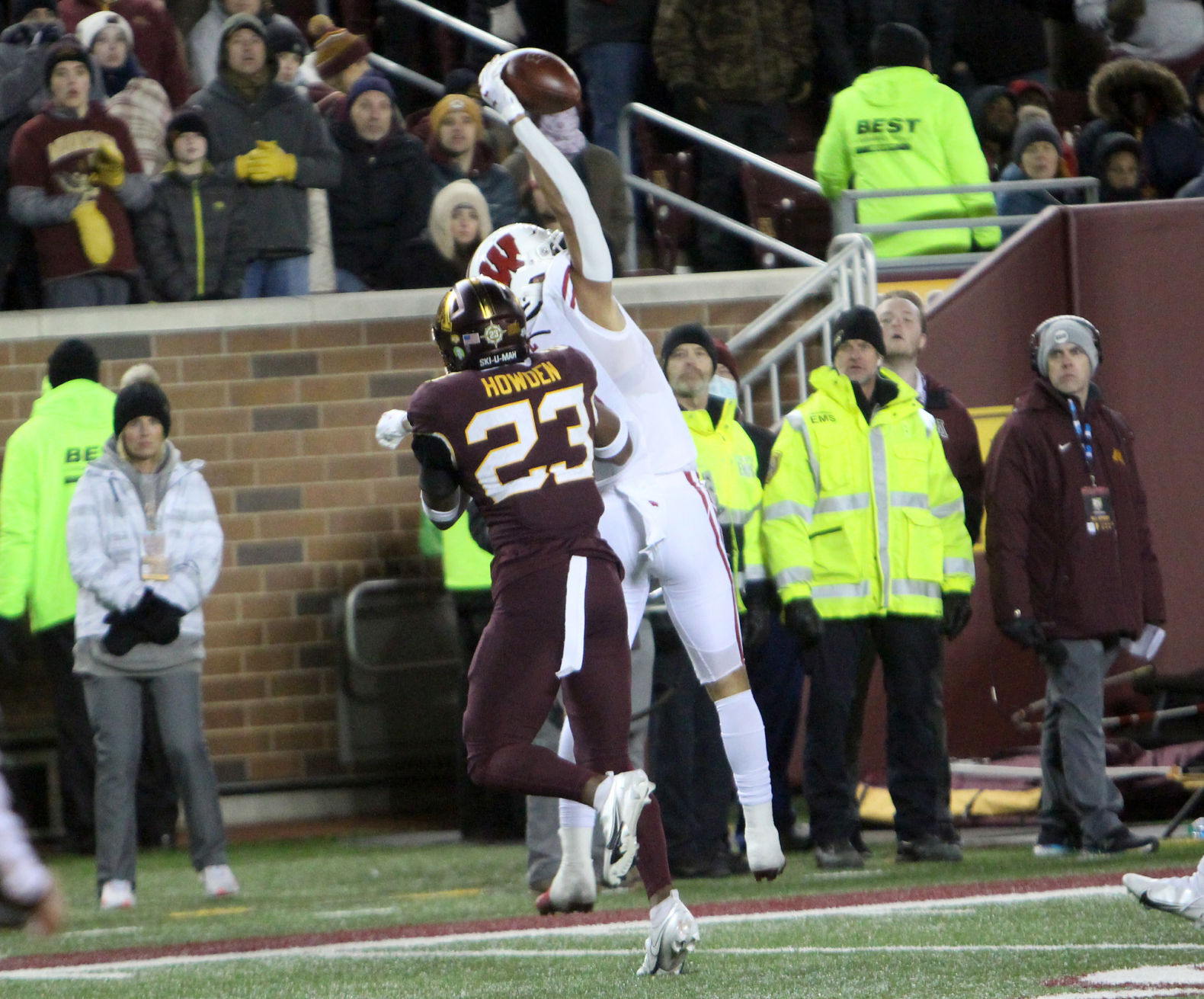 Wisconsin football at Minnesota 11-27-21